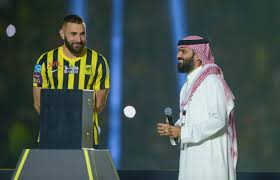 Insatisfeito com proposta de renovação, Benzema pode deixar o Al-Ittihad