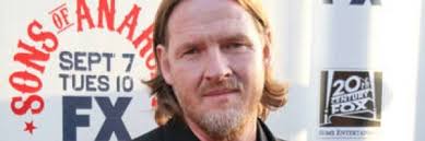 Actor Donal Logue is currently guest starring on the hit FX drama series Sons of Anarchy, as former U.S. Marshal Lee Toric, a man who is both mysterious and ... - donal-logue-sons-of-anarchy-slice