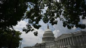 Senado de EU aprueba una partida de 70,000 millones de dólares para ICE