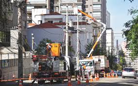 Entre ceias de Natal perdidas e cuidados médicos afetados, SP chega ao 4º dia sem luz com ação na Justiça e Enel acuada