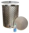 Serbatoi in acciaio inox per vino, olio e mosti e liquidi alimentari in