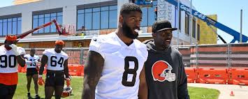 Jared Verse, Dillon Gabriel each don No. 8 jersey in Browns practice