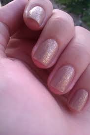 Resultado de imagem para esmalte nude e ouro nude