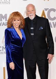 Reba McEntire and Rex Linn Start New Thanksgiving Tradition