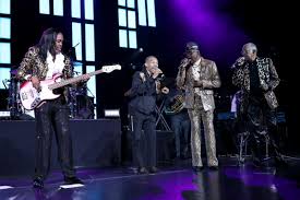 Earth, Wind & Fire postpones concert with Lionel Richie because of ‘medical emergency’