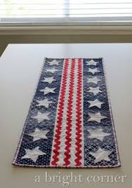 Résultat de recherche d'images pour "4th of July table runners"