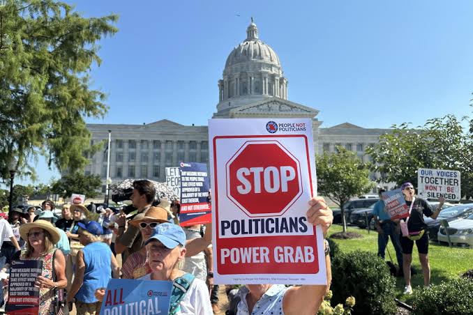 Federal judge allows Missouri's top court to hold contempt hearing Thursday against Secretary of State Denny Hoskins over Trump-backed congressional map; US Supreme Court weighs request to halt conflicting order