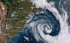 Ciclone de forte intensidade atinge o Brasil nos próximos dias e provoca temporais, alerta meteorologista