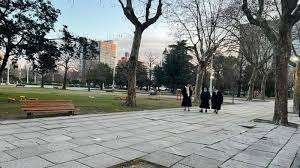 Lunes nublado en la ciudad