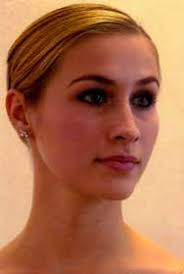 Sarah Hofmann kommt aus Deutschland. Abschluss mit Diplom im August 2006 an der Ballettakademie Roleff-King in München. Ausgebildet in Klassischem Ballett ... - sarah2