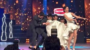 Image result for FilmFare 2015; ShahRukh & Ranbir Performing Funny