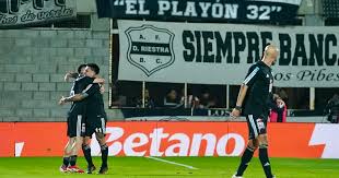 Video: el golazo de área a área en el 3 a 0 de Riestra a Boca