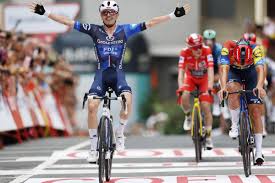 Vuelta 2025: Gaudu Triomphe! Vingegaard Garde le Rouge! Chute et Vol! - Imagen principal del artículo