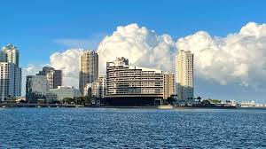 Impactante video: demuelen un hotel de lujo en Miami con una explosión controlada