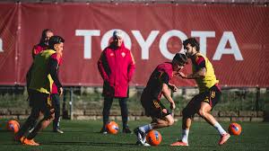 Roma vs Napoli: High-Stakes Showdown at the Stadio Olimpico! 🔥