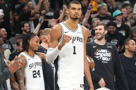 Repos, entraînement et analyse vidéo : comment Victor Wembanyama et les Spurs ont préparé leur demi-finale de Conférence Ouest face aux Timberwolves