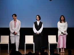 えっ誰？この美人女優！黒木華の隣で会見に登場した４２歳にＳＮＳも「綺麗になった」「凄いな」「友達になりたい～」好感続々 髪形も素敵♥（デイリースポーツ）