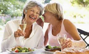 Resultado de imagem para mulher menopausa imagens