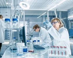 Image of Research scientist working in a lab