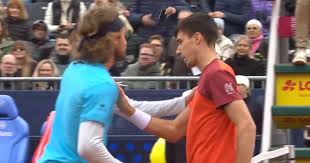 Stefanos Tsitsipas loses match in 25 minutes after issuing Munich Open complaint