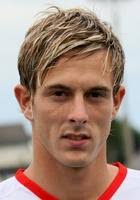 ... est un footballeur français qui évolue comme attaquant au Stade Brestois, club de Ligue 2. C&#39;est le fils d&#39;un de l&#39;entraîneur de Compiègne, Bruno Roux. - Nolan-Roux