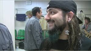 ... &quot;Whirlwind&quot; DVD documentary and at some point Mike comes out with what it seems to be customs(?) in his ears, and he takes them out. mike Portnoy 1.jpg - 1000x500px-LL-d7ea4f21_mikePortnoy1
