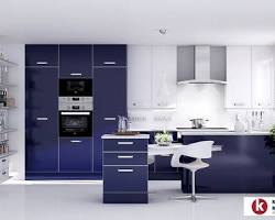 صورة مطبخ أزرق بتصميم هادئ