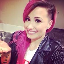 Resultado de imagem para demi lovato de cabelo colorido