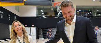 How Lakers Tricked Mavericks, Mark Cuban Out of Luka Doncic