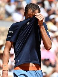 Saque e Voleio: Tombo de Medvedev deixa Sinner ainda mais favorito em Roland Garros