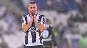 Sergio Canales no viajó con Rayados para enfrentar a Santos