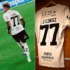 Jesse Lingard Wears 'J Lingz' on His Corinthians Kit