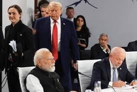 Lula e Trump se cumprimentam durante evento social no G-7