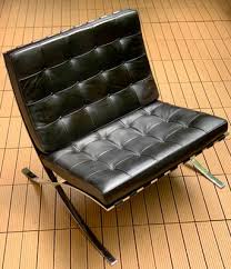 Chaise Barcelona par Ludwig Mies van der Rohe pour Knoll ...