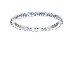 anello Swarovski Vittore pavé cristalli bianco, generata con l'AI