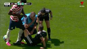 Cuando el árbitro pidió tiempo: la molestia que frenó el partido de Estados Unidos y Australia