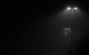 Image result for foto de una lampara en una noche oscura