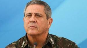 Após sair do Planalto, Bolsonaro encontra com Braga Netto no setor militar