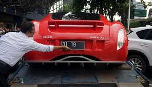 FOTO KRONOLOGIS KECELAKAAN MOBIL LISTRIK DAHLAN IHSAN FERARI DI 19 BELUM BERSERTIFIKAT Tuxuci Ferari DI19 Dahlan Ihsan Tabrak Tebing Magetan 2013