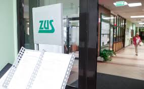 Takie emerytury ZUS przekaże seniorom w maju 2026 - tabela netto. Będą zmiany w terminach