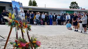 Children of shark victim call for return to the ocean at his memorial - ABC News & Headlines - Australian Broadcasting Corporation