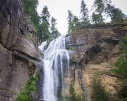 Imagine cu Golden Falls being used