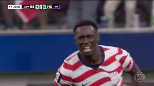 Aos 30 min do 1º tempo - gol de dentro da área de Balogun do Estados Unidos contra o Paraguai