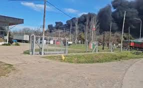 Explosión en Totoras: Incendio Devasta Playa de Camiones en Santa Fe