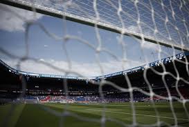 PSG transfere jogo do Parc des Princes devido a gramado danificado por onda de calor Por Reuters