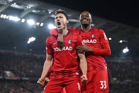 Freiburg con una remontada inolvidable vuela a cuartos