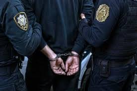 Detectan dos bandas de policías en la CDMX; suman 6 detenidos