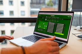 Man från Åtvidaberg firar miljonvinst på Lotto med familjen