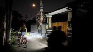 Bali Blackout Causes Disruption for Tourists
