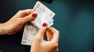 Câți bani primesc angajații în 2026 prin tichetele de masă și cine beneficiază de ele